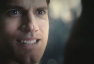 Superman e seu bigode retirado por CGI