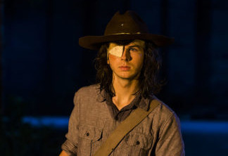 Carl em The Walking Dead.