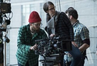 Matthew Lloyd (de touca e barbudo) será o diretor de fotografia de Homem-Aranha 2.