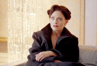 Laura Pulver como Irene Alder, em Sherlock