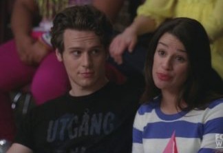 Jonathan Groff e Lea Michele em Glee
