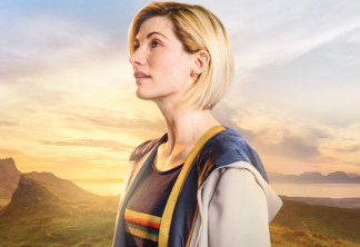 Doctor Who | Jodie Whittaker faz surpresa em desfile da Comic-Con e se apresenta com figurino da doutora