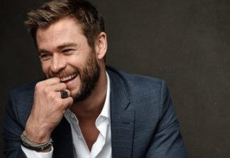 Chris Hemsworth, o Thor, faz sucesso na web ao dar carona em helicóptero para desconhecido