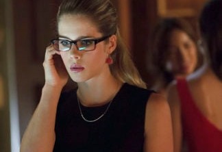 Showrunner afirma que desfecho da história de Felicity em Arrow será mostrado no finale da 7ª temporada