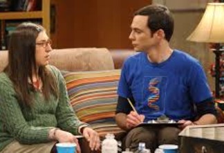 The Big Bang Theory | Mayim Bialik brinca sobre estar na cama com Jim Parsons em nova foto no set