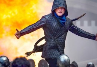 Robin Hood: A Origem | Jamie Foxx ensina Taron Egerton a roubar os ricos em trailer legendado