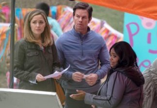 De Repente uma Família | Pré-estreia de comédia com Mark Wahlberg e Rose Byrne é cancelada por causa de incêndio nos EUA