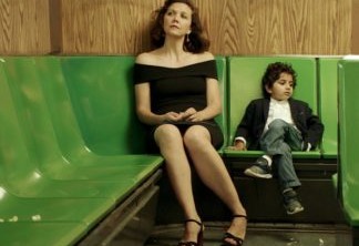 The Kindergarten Teacher | Maggie Gyllenhaal sequestra aluno prodígio em novo trailer de drama da Netflix