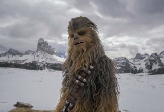 Han Solo: Uma História Star Wars | Cena com Han falando idioma de Chewbacca foi ideia de Chris Miller e Phil Lord