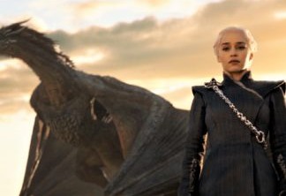 Game of Thrones | Emilia Clarke mostra que é a mãe dos dragões com nova tatuagem