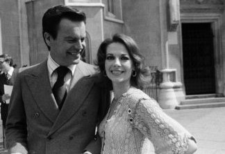 Robert Wagner and Natalie Wood photographed in London, the couple have a libel case taking place in the law courts, 22nd June 1976. (Photo by Roy Illingworth/Mirrorpix/Getty Images)