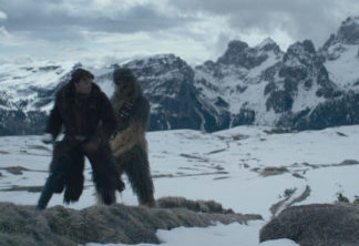 Han Solo: Uma História Star Wars | Cena deletada mostra guerra de bola de neve entre Han e Chewbacca