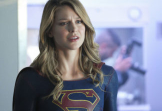 Supergirl | Máscara misteriosa aparece em foto dos bastidores da 4ª temporada