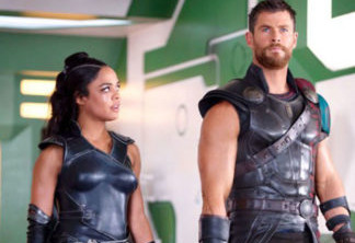 Homens de Preto | Thor se reúne com atriz de Ragnarok em foto do set