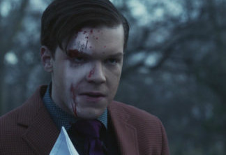 Gotham | Jeremiah aparece com visual similar ao Coringa em novas fotos da 5ª temporada