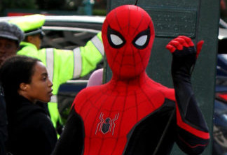 Homem-Aranha: Longe de Casa | Personagem descobre segredo de Peter Parker em vídeo do set