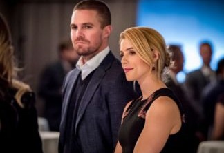 Arrow -- "Unmasked" -- Image Number: AR708a_0398b -- Pictured (L-R): Stephen Amell as Oliver Queen/Green Arrow and Emily Bett Rickards as Felicity Smoak -- Photo: Dean Buscher/The CW -- ÃÂ© 2018 The CW Network, LLC. All Rights Reserved.