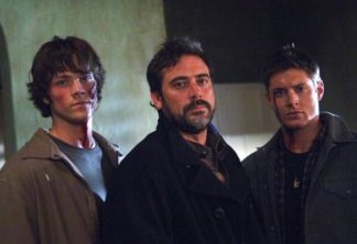 Supernatural  "Shadow" (Episode #115)  REFERENCE NUMBER  SN115-0019  Pictured (l-r): Jared Padalecki as Sam Winchester Jeffrey Dean Morgan as John Winchester, Jensen Ackles as Dean Winchester  Credit:  The WB / Sergei Bachlakov