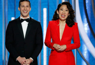 76th ANNUAL GOLDEN GLOBE AWARDS -- Pictured: Andy Samberg and Sandra Oh at the 76th Annual Golden Globe Awards held at the Beverly Hilton Hotel on January 6, 2019 -- (Photo by: Paul Drinkwater/NBC)