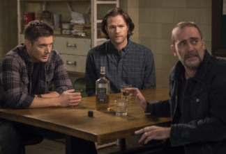 Supernatural | Sam teme o retorno de John em nova cena do episódio 300