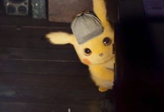 Ryan Reynolds e elenco de Pokémon: Detetive Pikachu passam por tapete amarelo no Japão