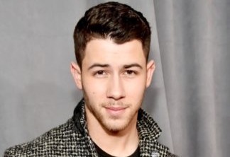 Nick Jonas vai parar no hospital após acidente em gravação