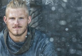 Ator de Vikings revela luta contra alcoolismo e agradece apoio do elenco