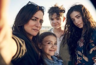 Pamela Adlon plays plays Sam, a single mom raising three daughters (from left, Olivia Edward, Hannah Alligood and Mikey Madison) in the FX comedy series <em>Better Things.</em