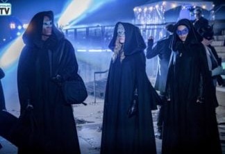 Arrow | Novas imagens do episódio no futuro mostram grupo mascarado