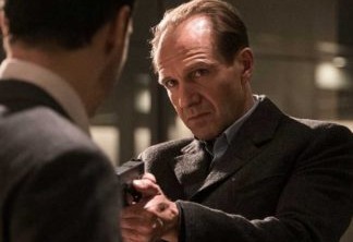 Ralph Fiennes revela que não leu roteiro de Bond 25