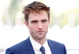 Robert Pattinson de bigode em 1ª foto de novo filme do diretor de A Bruxa
