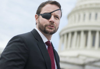 Capitão América | Parlamentar americano usa olho de vidro com o emblema do herói