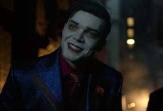 Ator de Coringa em Gotham divulga novo visual do personagem
