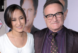 HOLLYWOOD - NOVEMBER 09:  Actor Robin Williams (R) and daughter Zelda Williams arrive at the premiere of Walt Disney Pictures' "Old Dogs" held at the El Capitan Theatre on November 9, 2009 in Hollywood, California.  (Photo by Kevin Winter/Getty Images) *** Local Caption *** Zelda Williams;Robin Williams