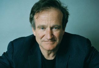 Filho de Robin Williams posa para campanha de prevenção ao suicídio