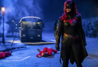 Veja o traje do Batman na série da Batwoman