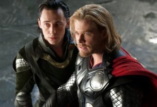 Roteirista de Thor lembra artigo que zombava dos "desconhecidos" Chris Hemsworth e Tom Hiddleston