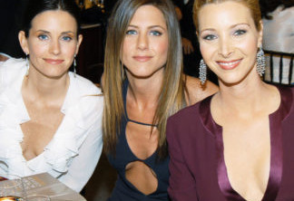 Atriz de Friends muda visual com cabeleireiro de Jennifer Aniston