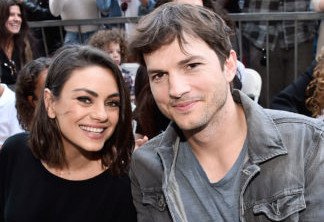 Mila Kunis e Ashton Kutcher revelam que são "pais bobos"