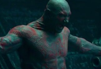 Ator da Marvel homenageia heróis da DC em novas tatuagens
