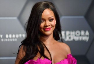 Rihanna causa polêmica após fazer topless; veja o motivo