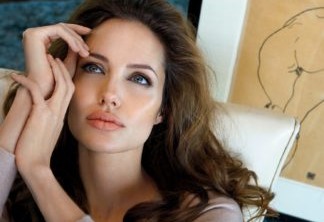 Angelina Jolie revela que chorava o tempo todo e faz pedido aos fãs