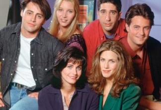 Após surgir com visual irreconhecível, astro de Friends faz apelo para fãs