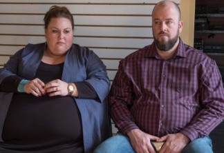 THIS IS US --  Episode 214 -- Pictured: (l-r) Chrissy Metz as Kate, Chris Sullivan as Toby -- (Photo by: Ron Batzdorff/NBC)