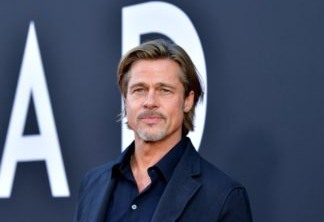 Humilde? Brad Pitt aparece com crachá de identificação em almoço do Oscar
