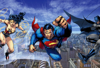 Batman, Superman e Mulher-Maravilha se unem contra vilão em um momento épico na DC