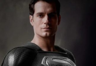 Até que enfim! Henry Cavill usa uniforme icônico de Superman em foto