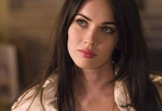 Megan Fox imita comportamento sombrio de Angelina Jolie