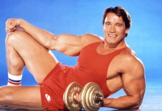 Musculoso: Filho está cada vez mais parecido com Arnold Schwarzenegger