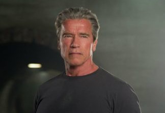 Filho de Schwarzenegger tira a camisa e mostra transformação; veja